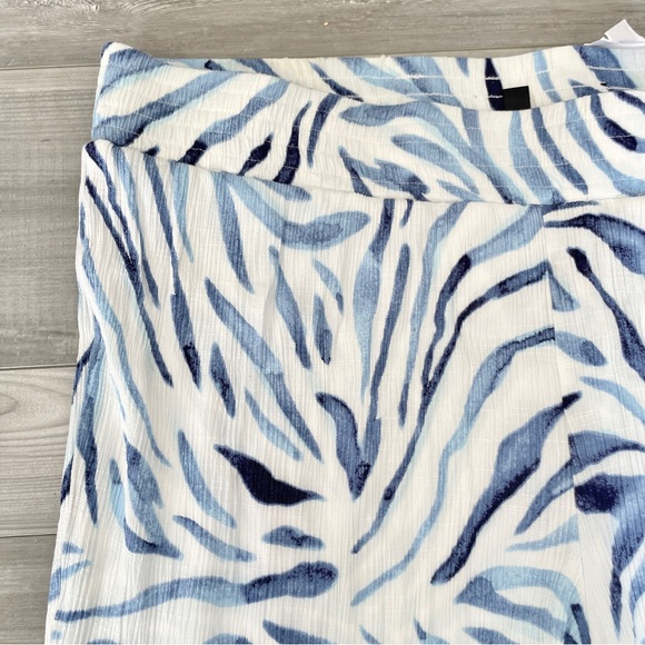 JM Collection Blue Zebra Wide Leg Pants - Picture 4 of 7